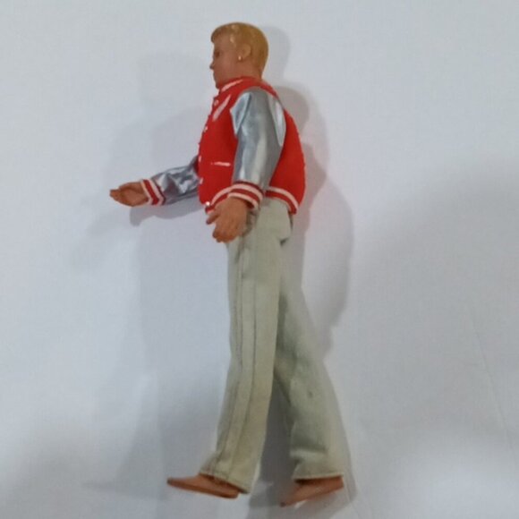 1990 NKOTB Hasbro 'Hangin' Loose Joe' New Kids on Block Barbie Doll - Picture 4 of 5